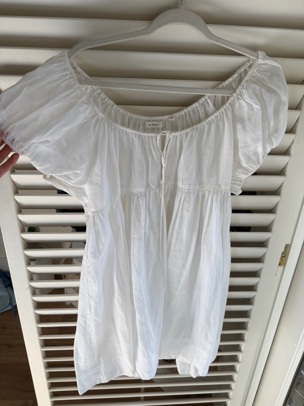Doen White Cotton Peasant Top with Tie Neck